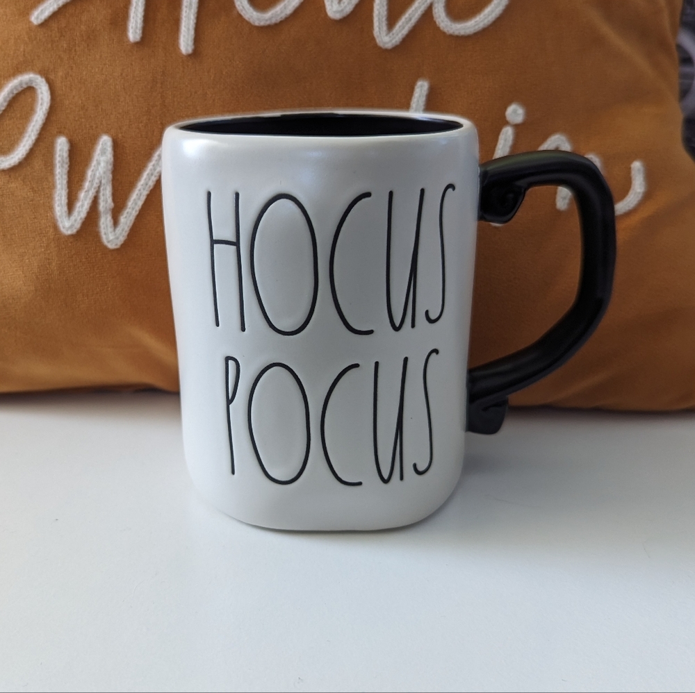 NWOT Rae Dunn HOCUS POCUS Mug